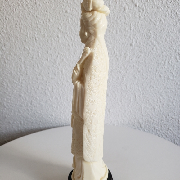 Vintage Detailed Ivorine Resin Faux Bone Female Chinese Empress Statue  - Picture 11 of 12